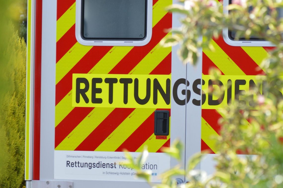 Durch das Platzen eines Reifens erlitt der Radfahrer schwere Verletzungen 